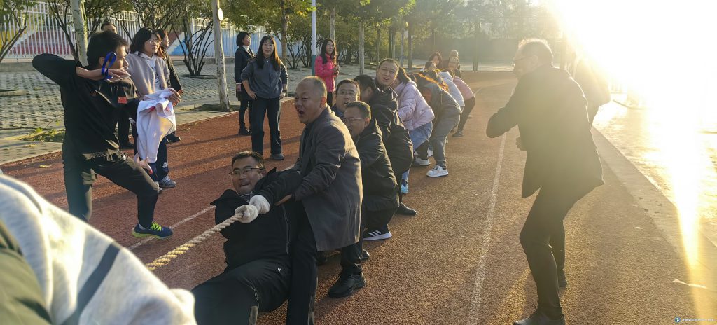 凝心聚力展風(fēng)采，砥礪奮進(jìn)譜新篇——定西市第一中學(xué)舉辦“重陽(yáng)節(jié)”教職工拔河比賽